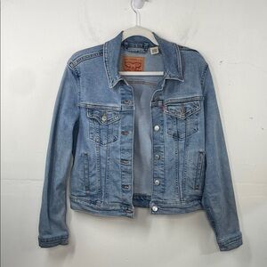 Levi's Light Wash Blue Denim Trucker Jacket Classic button down sz Medium Men’s